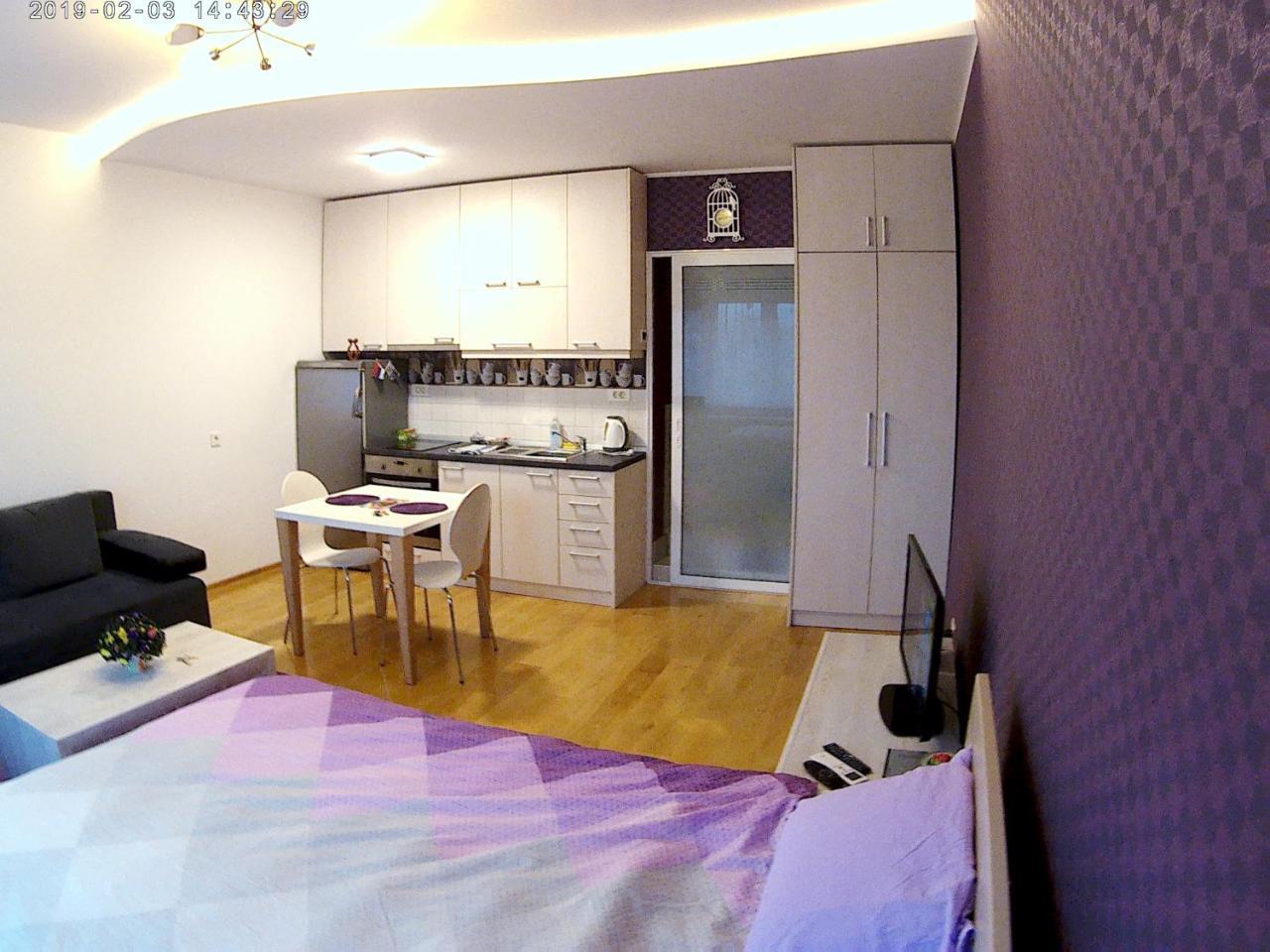 Sara - Modern Apartment In The City Center Novi Sad Bagian luar foto